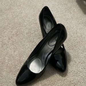 Bandolino: Black 3.5” Heels
